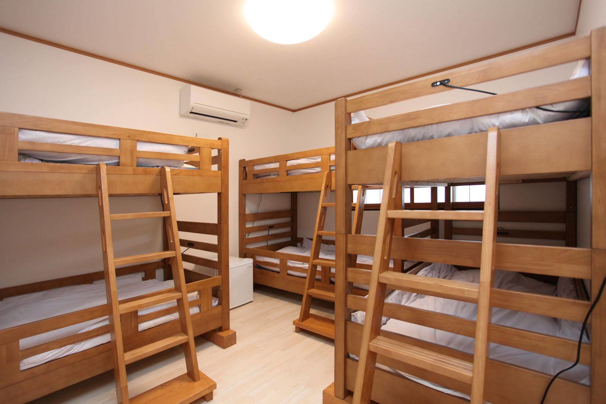 Fujiyama Base Bed & Breakfast Fujiyoshida Exterior photo